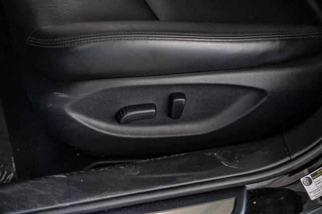 Vehicle image 34 of 58