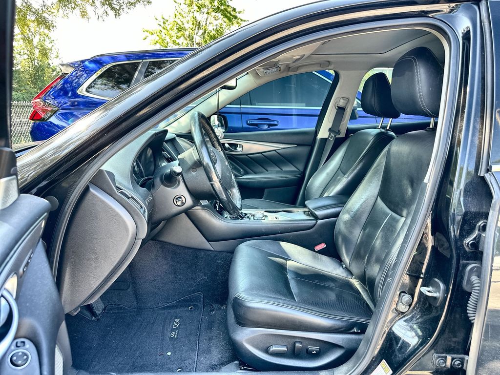 2017 INFINITI Q50 2.0T Premium Image 3 of 5