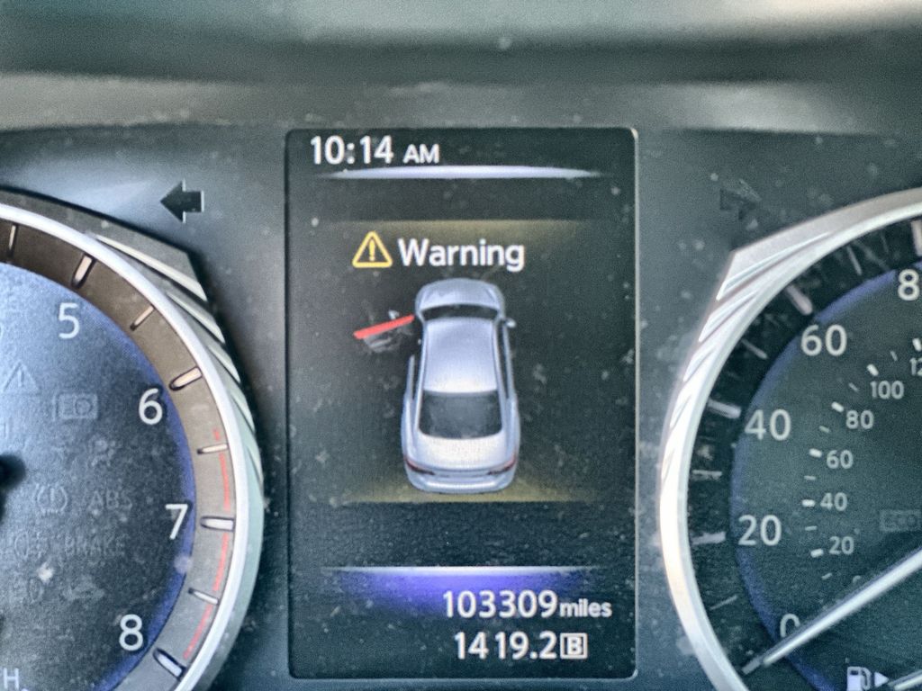2017 INFINITI Q50 2.0T Premium Image 2 of 5