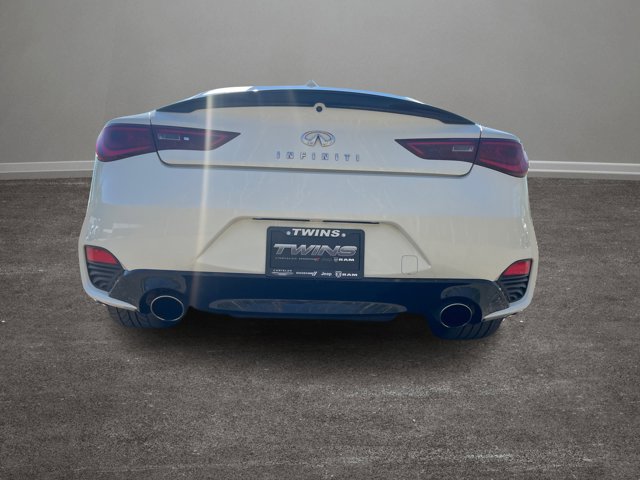 2017 INFINITI Q60 2.0T Premium Image 11 of 47