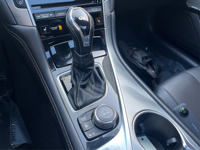 2017 INFINITI Q60 2.0T Premium Image 27 of 47