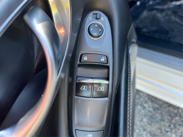 2017 INFINITI Q60 2.0T Premium Image 29 of 47