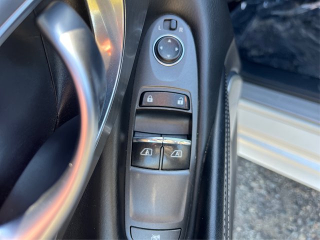 2017 INFINITI Q60 2.0T Premium Image 31 of 47