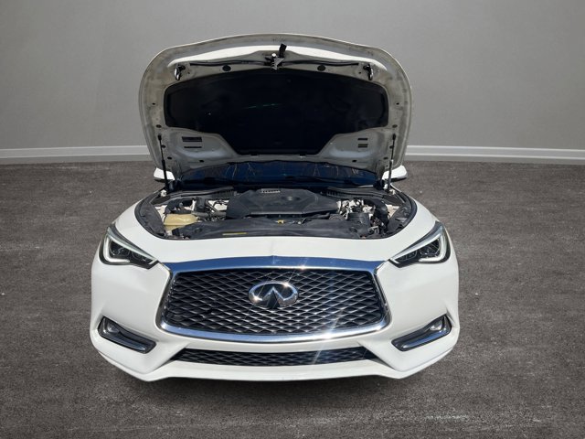 2017 INFINITI Q60 2.0T Premium Image 4 of 47