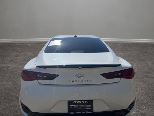 2017 INFINITI Q60 2.0T Premium Image 10 of 47
