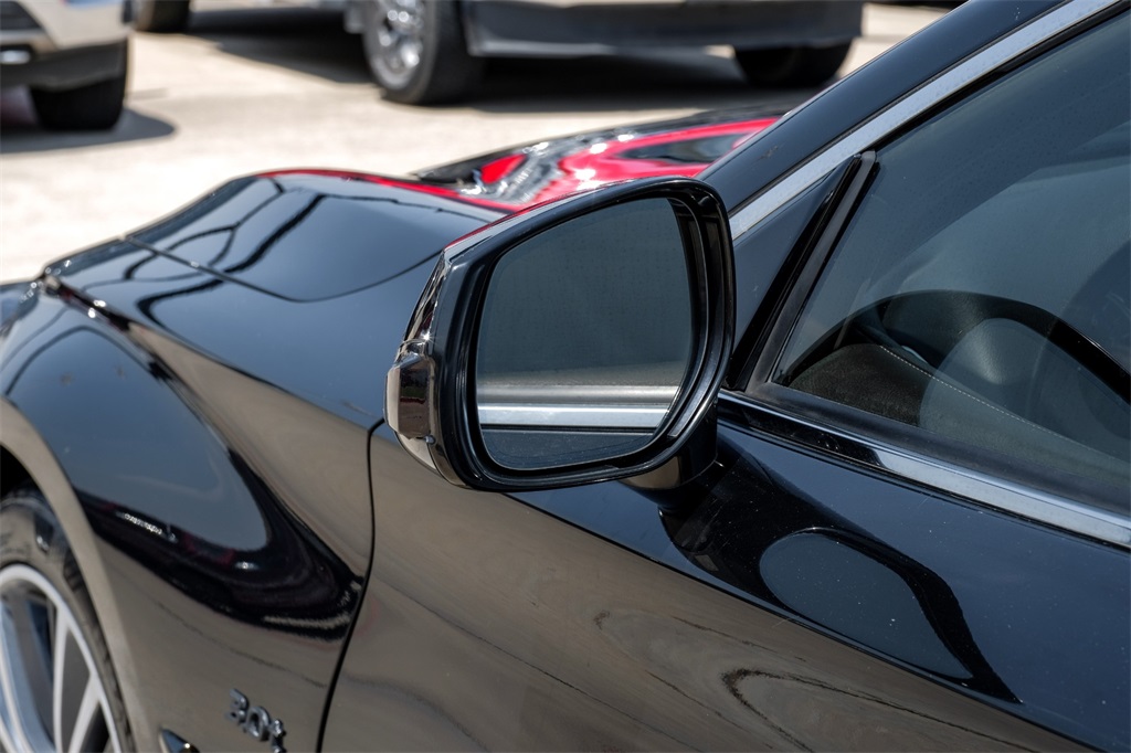 2017 INFINITI Q60 3.0T Premium Image 26 of 54