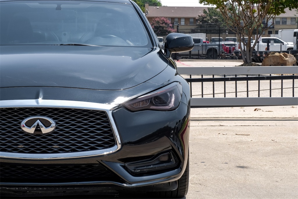 2017 INFINITI Q60 3.0T Premium Image 3 of 54