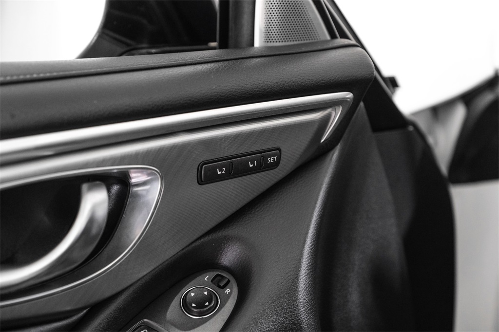 2017 INFINITI Q60 3.0T Premium Image 41 of 64