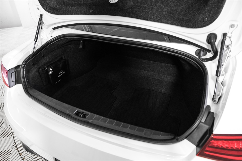 2017 INFINITI Q60 3.0T Premium Image 17 of 64