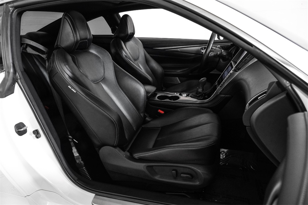 2017 INFINITI Q60 3.0T Premium Image 19 of 64