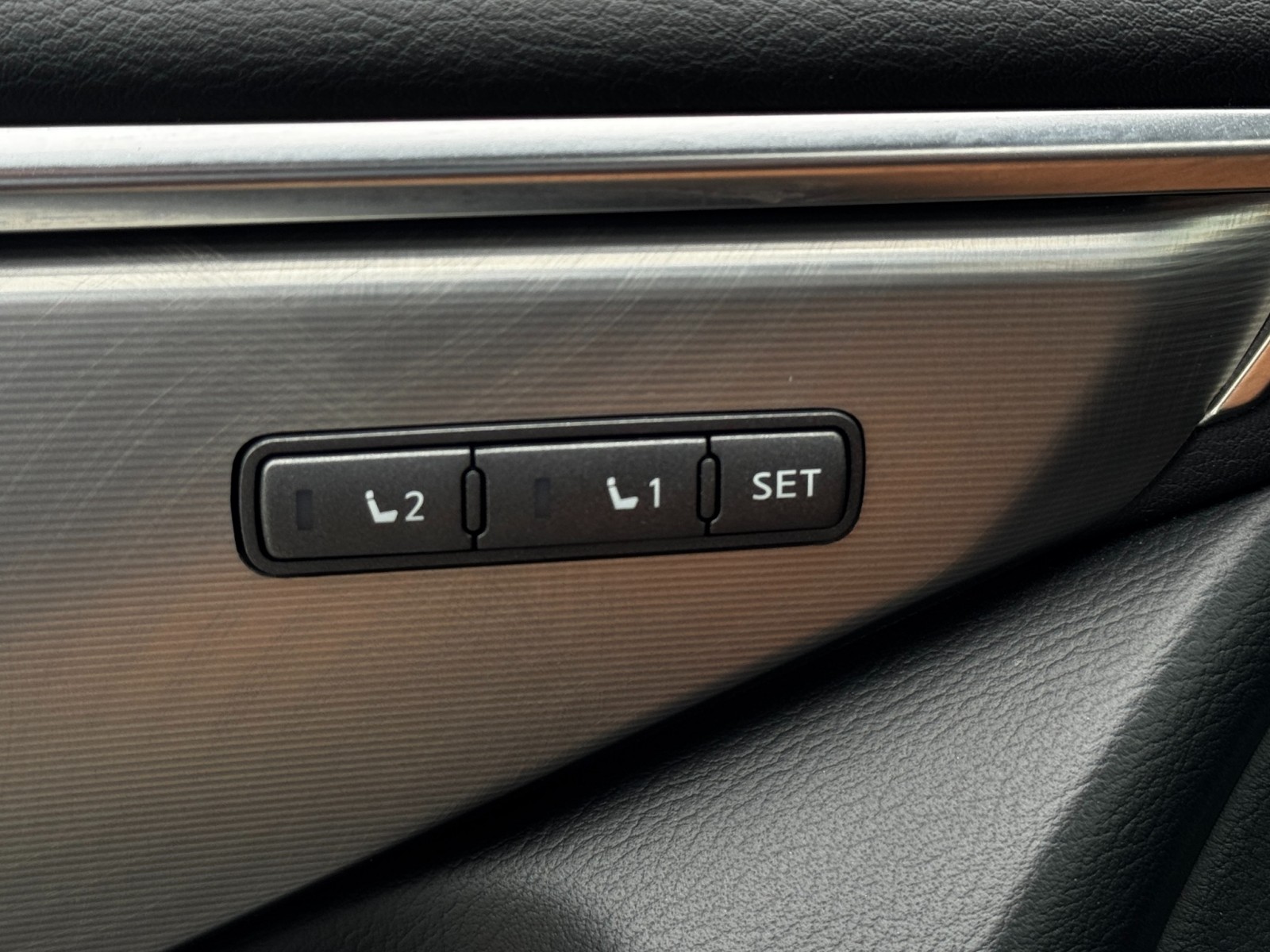 Vehicle image 37 of 46