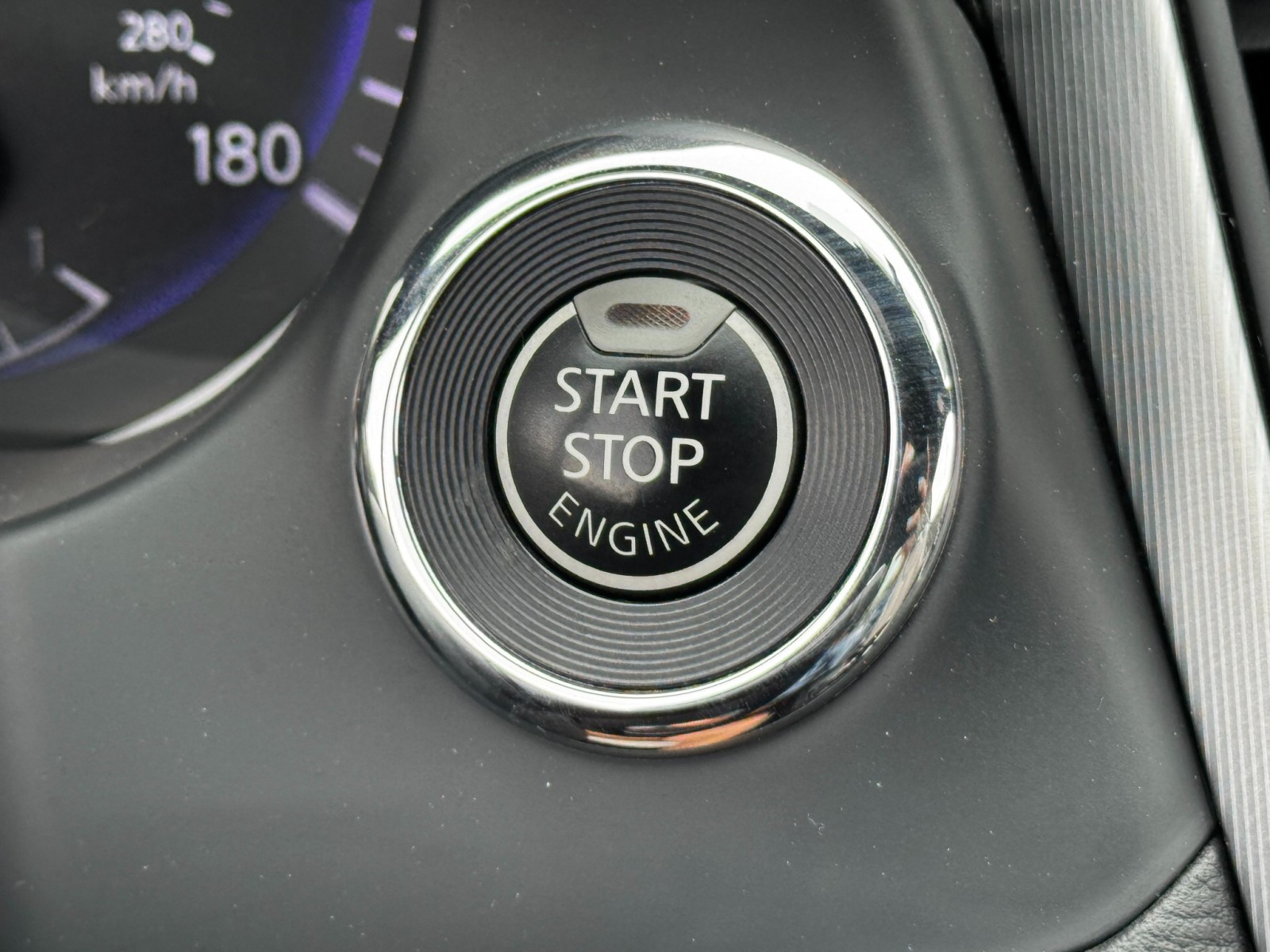 Vehicle image 27 of 46