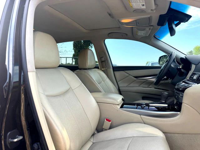2017 INFINITI Q70L 3.7 Image 3 of 15