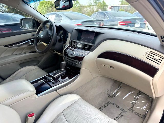 2017 INFINITI Q70L 3.7 Image 8 of 15