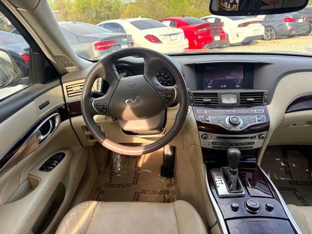 2017 INFINITI Q70L 3.7 Image 5 of 15