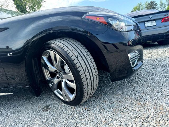 2017 INFINITI Q70L 3.7 Image 2 of 15
