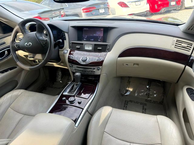 2017 INFINITI Q70L 3.7 Image 7 of 15