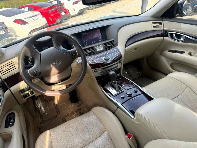 2017 INFINITI Q70L 3.7 Image 10 of 15