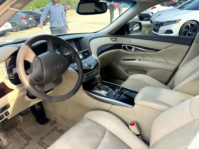 2017 INFINITI Q70L 3.7 Image 9 of 15