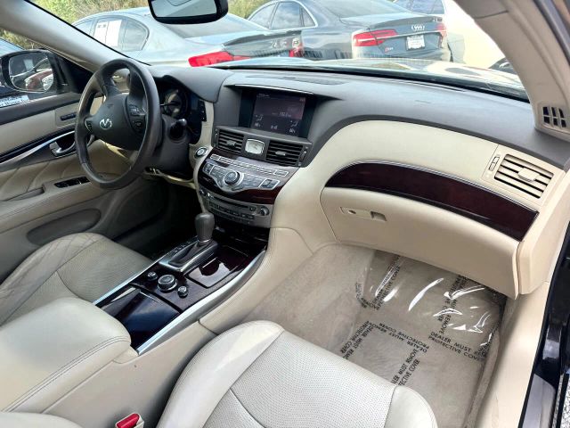 2017 INFINITI Q70L 3.7 Image 6 of 15