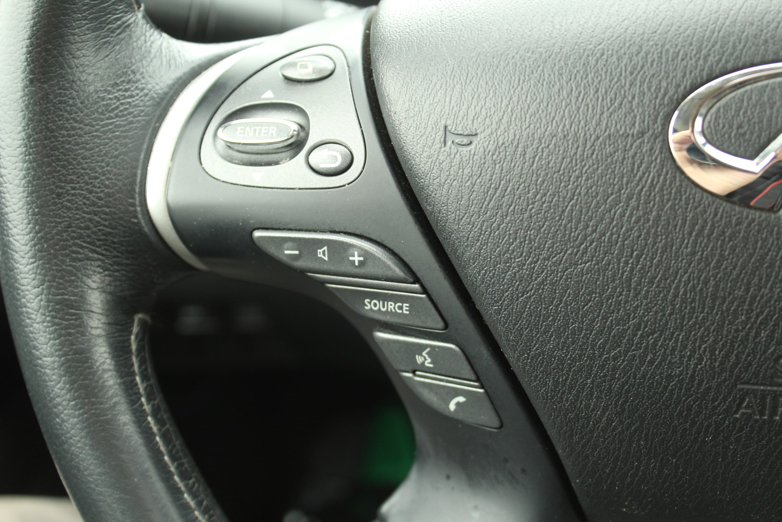 2017 INFINITI QX60 Base Image 20 of 25