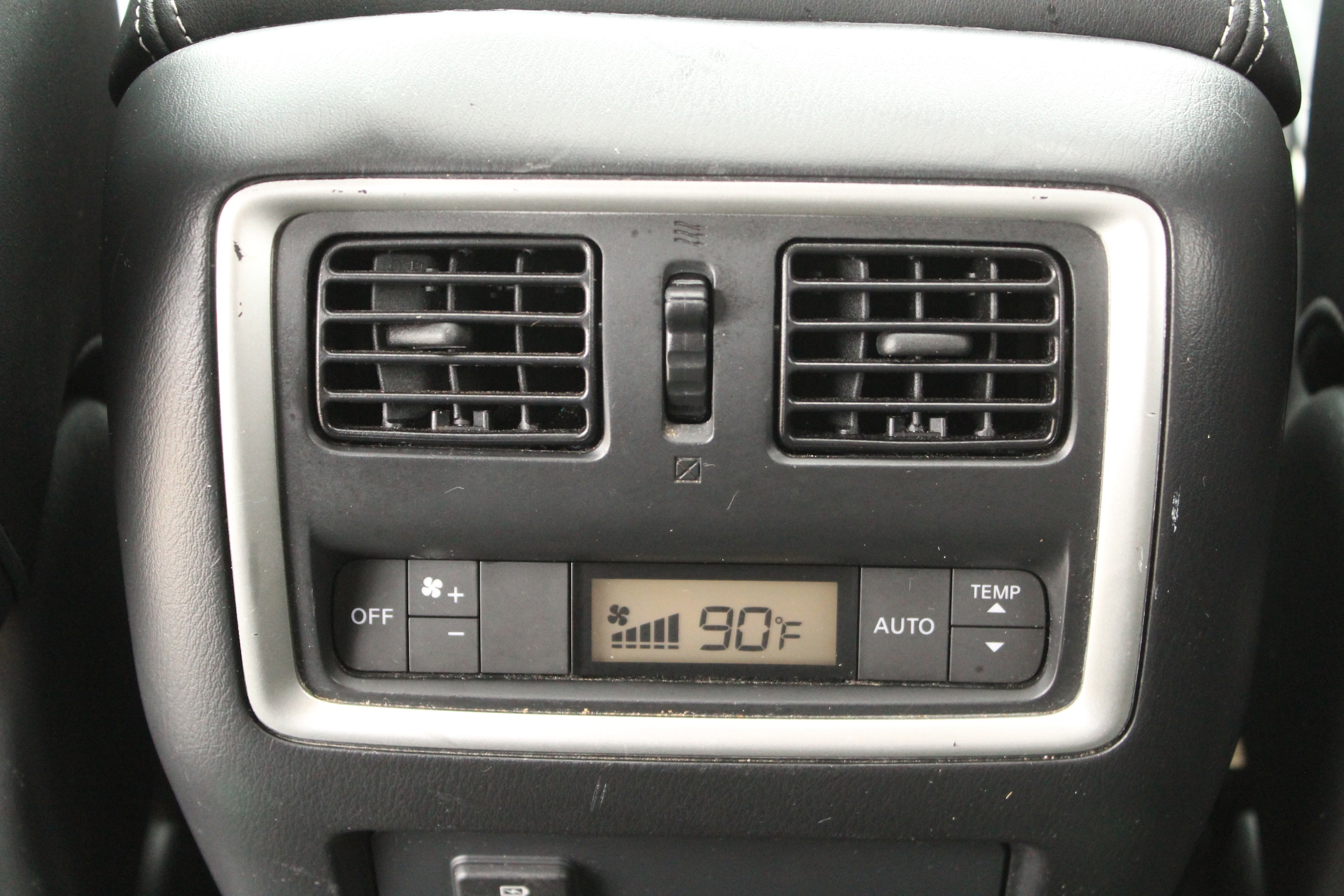 2017 INFINITI QX60 Base Image 18 of 25