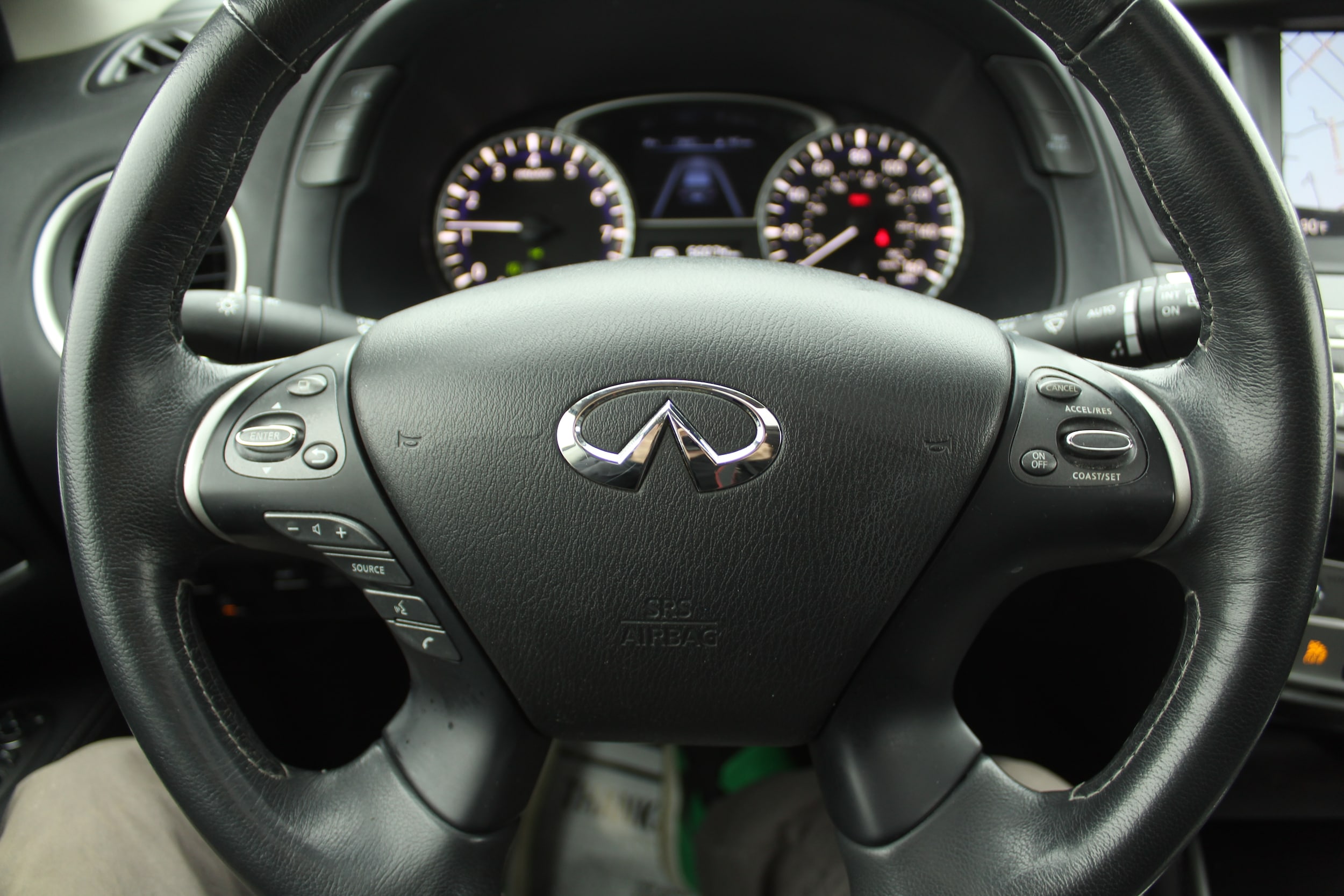 2017 INFINITI QX60 Base Image 11 of 25