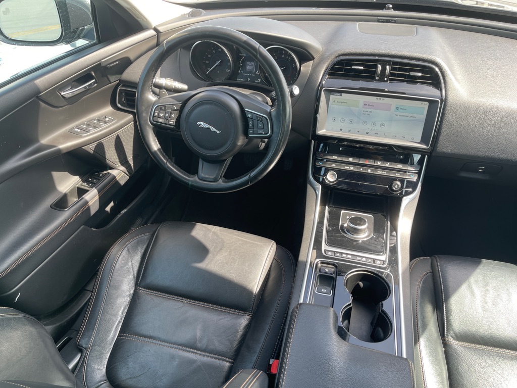 Vehicle image 61 of 67