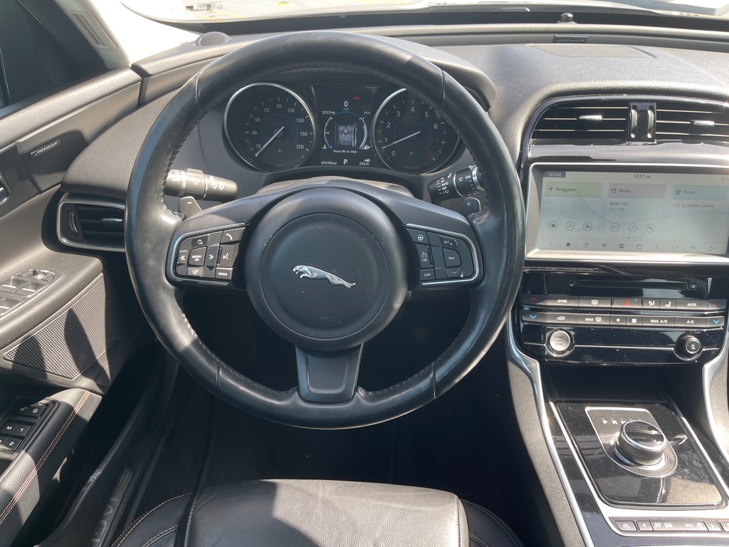 Vehicle image 62 of 67