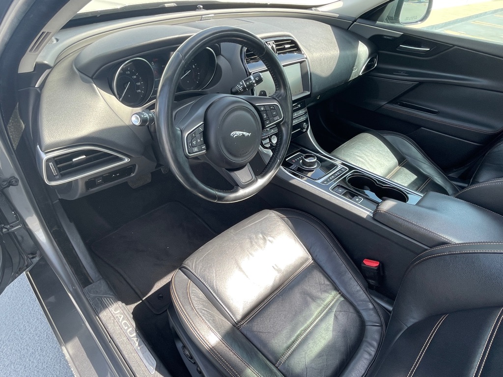 Vehicle image 40 of 67