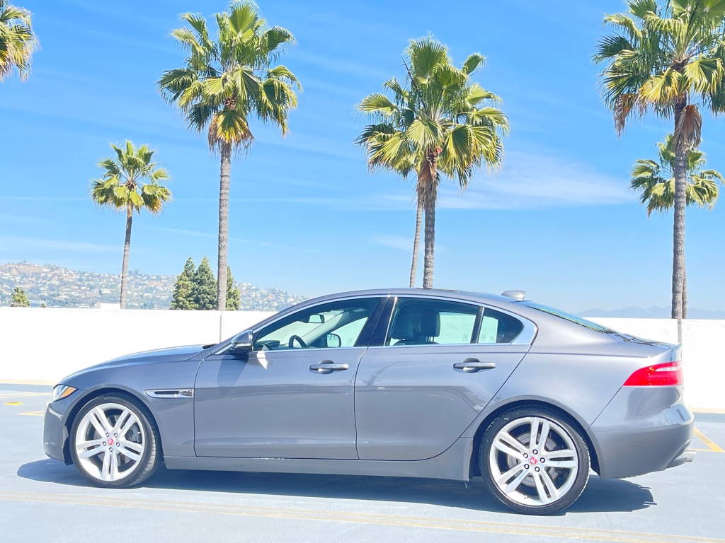 Vehicle image 16 of 67