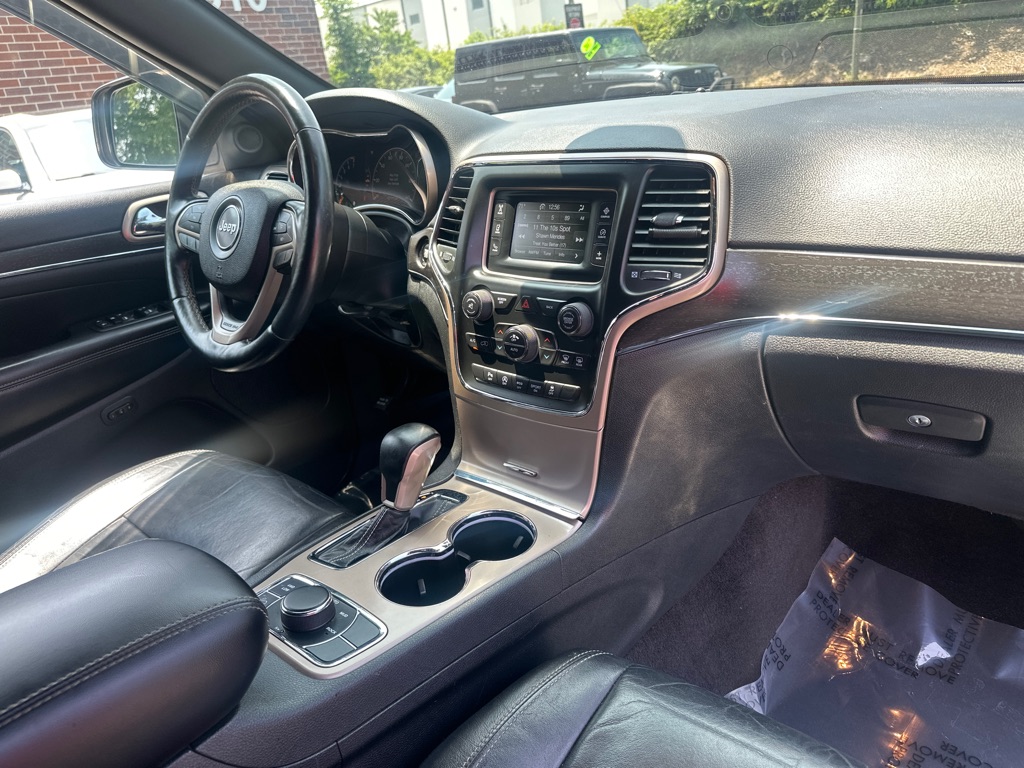 Vehicle image 24 of 45
