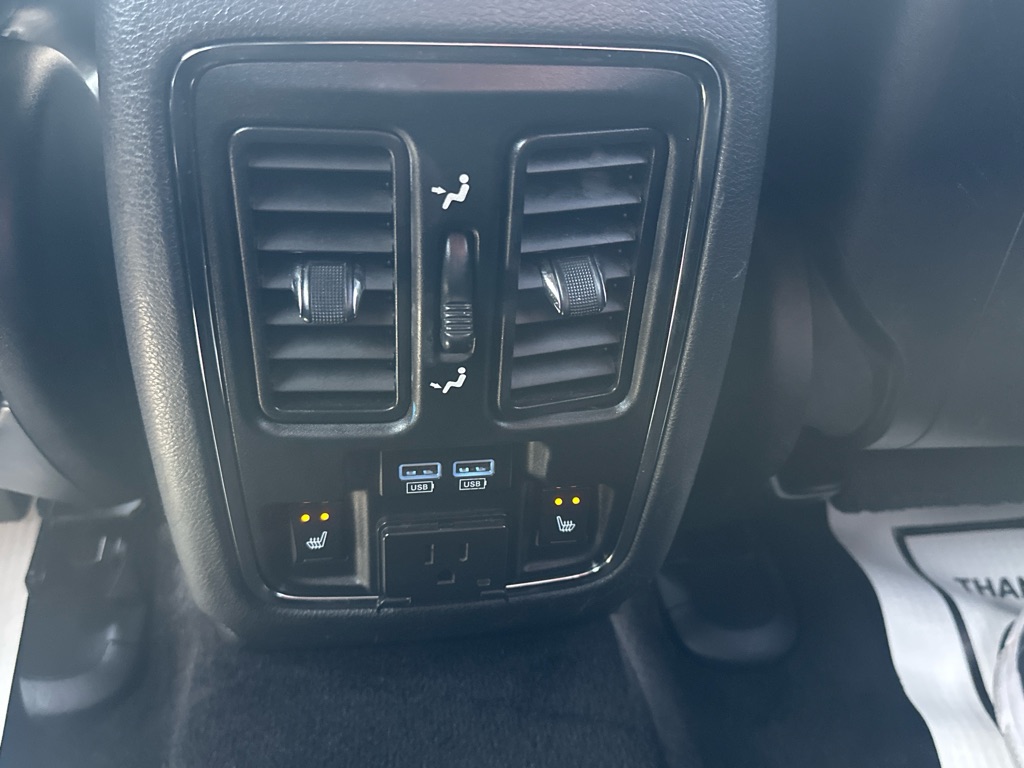 Vehicle image 33 of 45