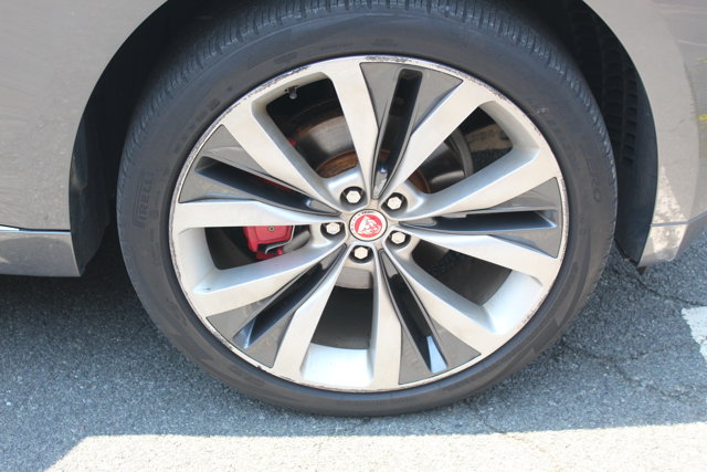Vehicle image 11 of 30
