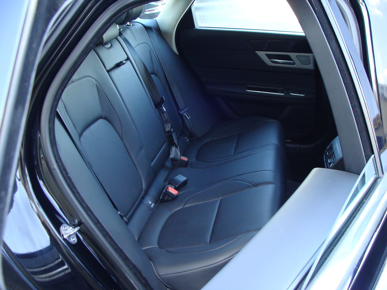 2017 Jaguar XF 35t Premium Image 11 of 44