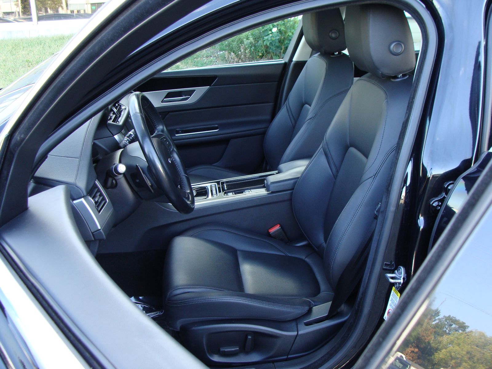 2017 Jaguar XF 35t Premium Image 14 of 44