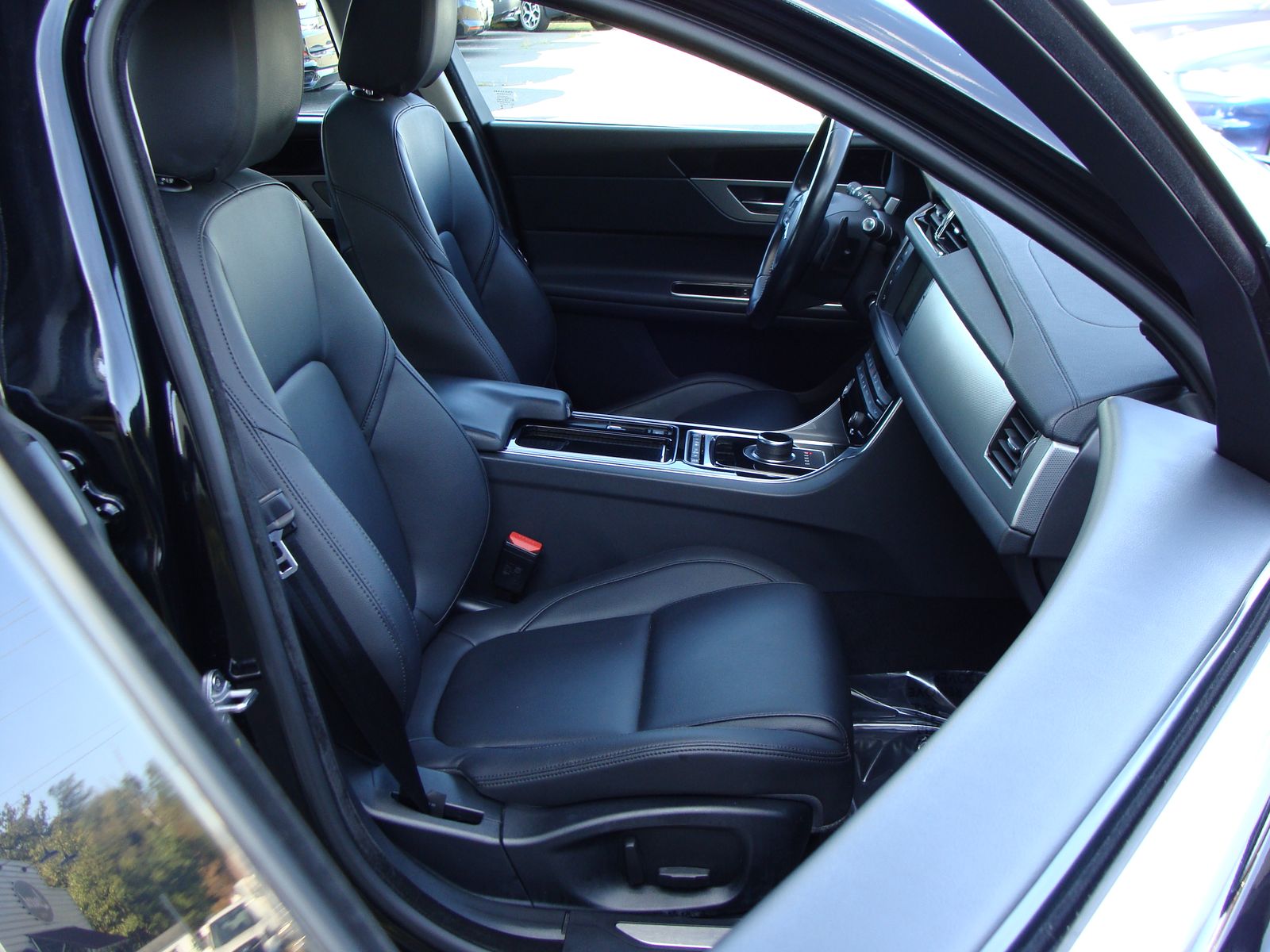 2017 Jaguar XF 35t Premium Image 12 of 44