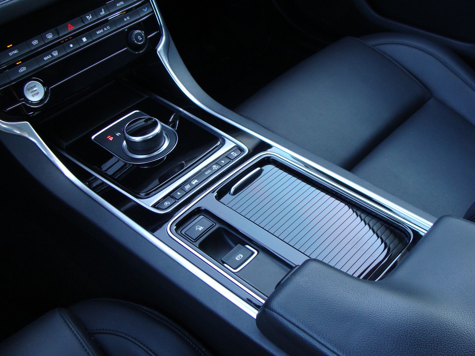 2017 Jaguar XF 35t Premium Image 22 of 44