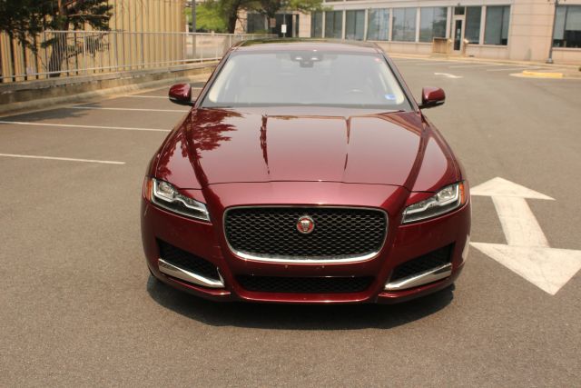 2017 Jaguar XF 35t Premium Image 2 of 34