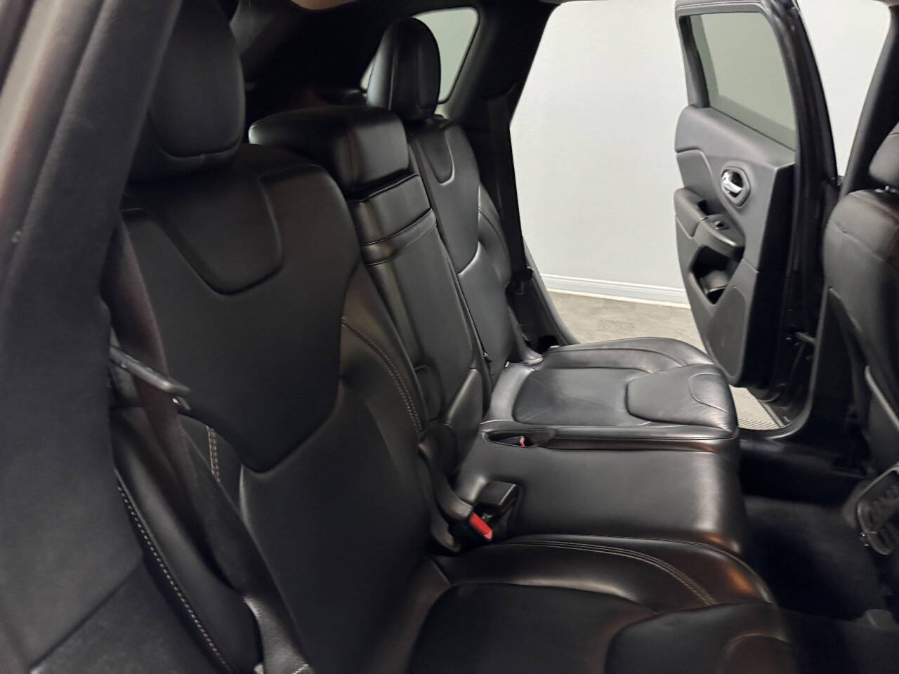 Vehicle image 21 of 59