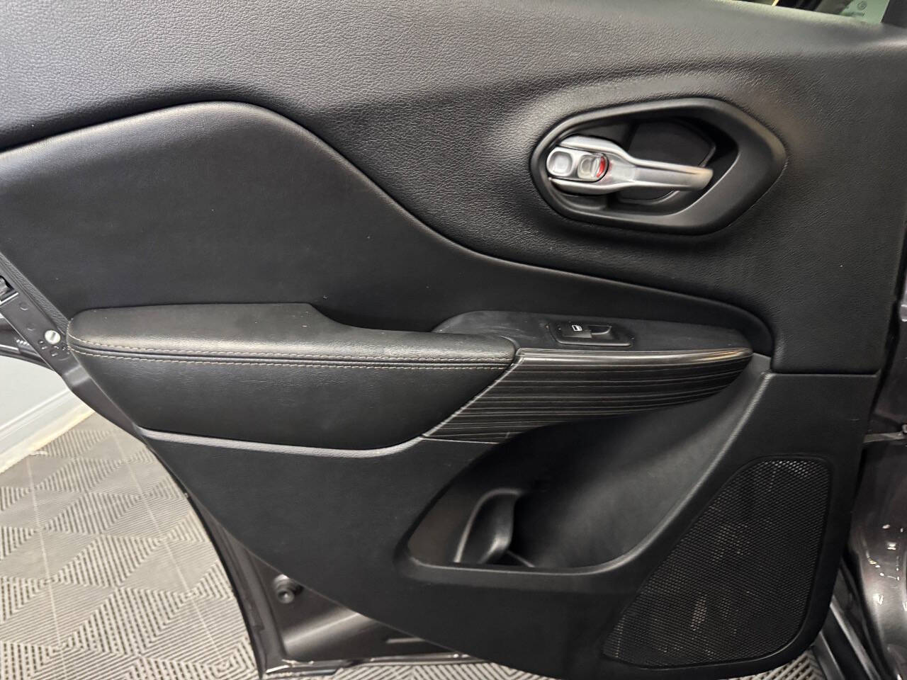 Vehicle image 47 of 59