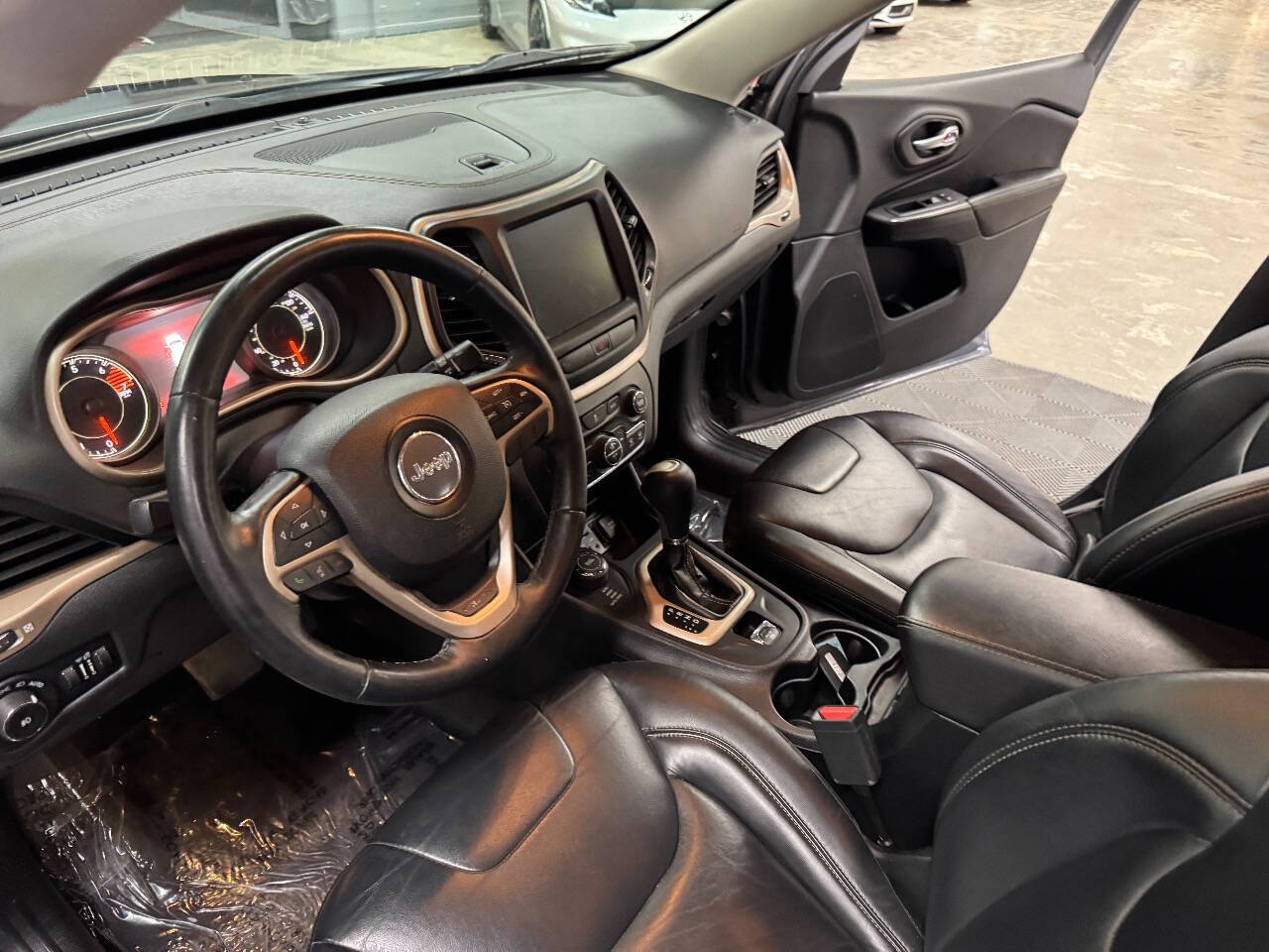 Vehicle image 37 of 59