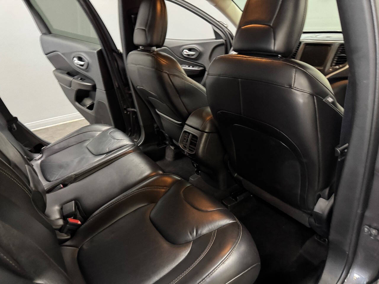 Vehicle image 22 of 59