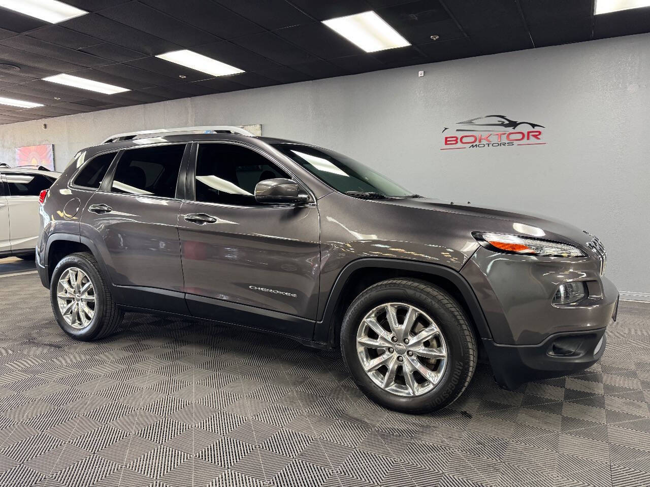 Vehicle image 4 of 59