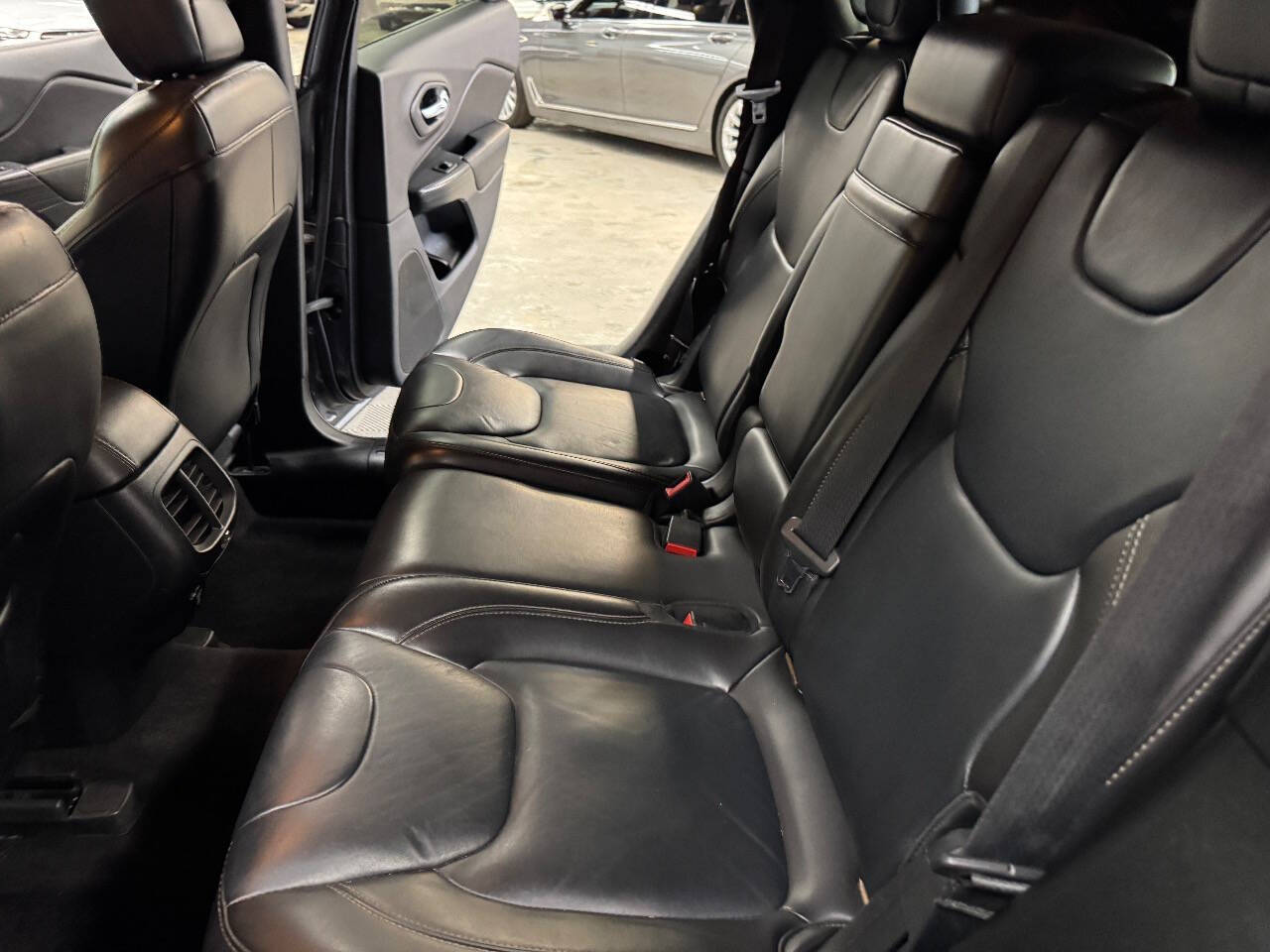 Vehicle image 27 of 59