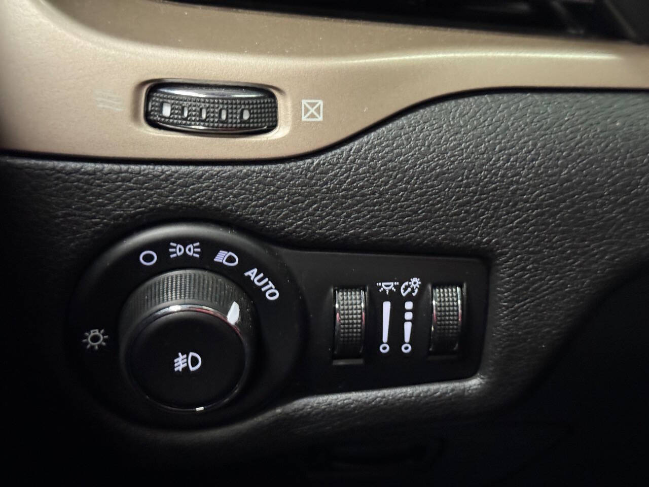 Vehicle image 51 of 59