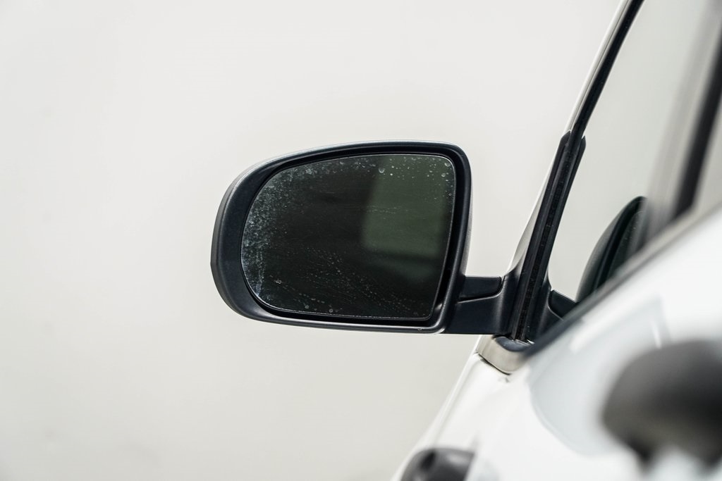 Vehicle image 14 of 31