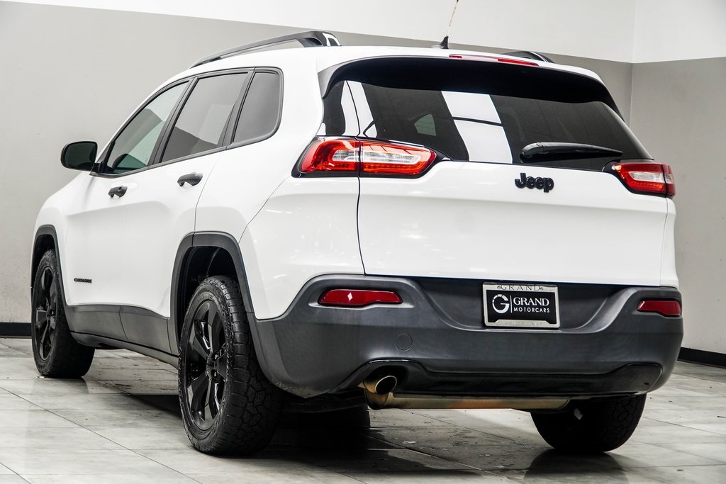 Vehicle image 9 of 31