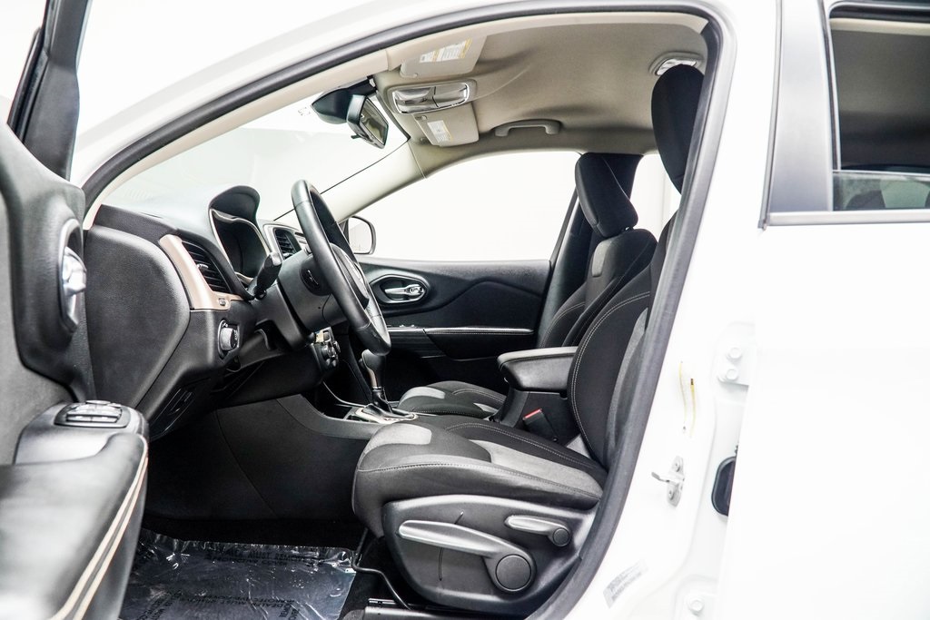 Vehicle image 28 of 31