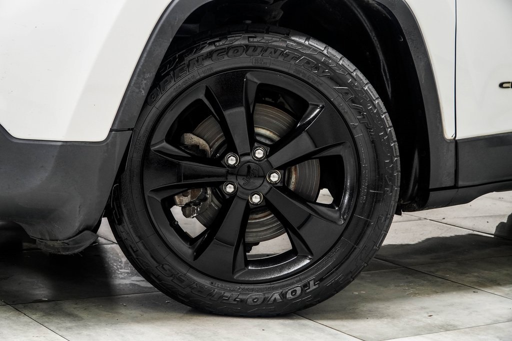 Vehicle image 11 of 31